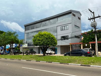 ALQUILO EDIFICIO PARA OFICINAS DE EMPRESA SOBRE 2DO. ANILLO