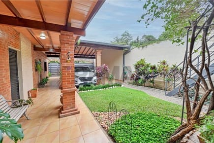 Vendo Residencia en Villa Morra