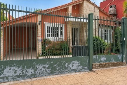 Casa en Venta Tembetary con Piscina y Quincho
