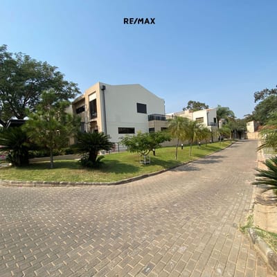 DUPLEX EN ESQUINA VENTA BARRIO CERRADO BOULEVARD LUQUE