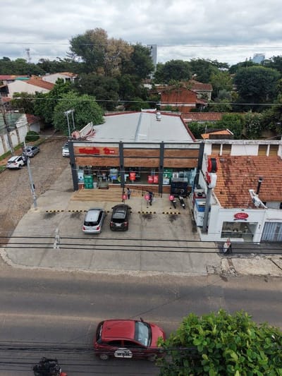 EN VENTA LOCAL COMERCIAL SOBRE DENIS ROA