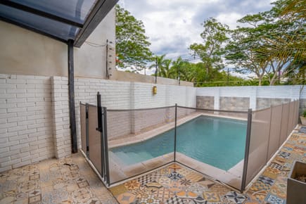 Casa de 4 Habitaciones en Lambare con Piscina 