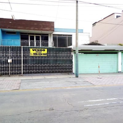Vendo Casa Como Terreno 645 M2 Av. Buena Vista Cdra. 3, Chacarilla, San Borja