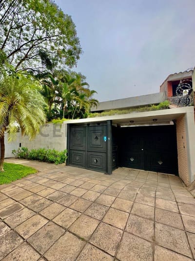 HERMOSA RESIDENCIA UBICADA EN EL BARRIO MARISCAL LÓPEZ