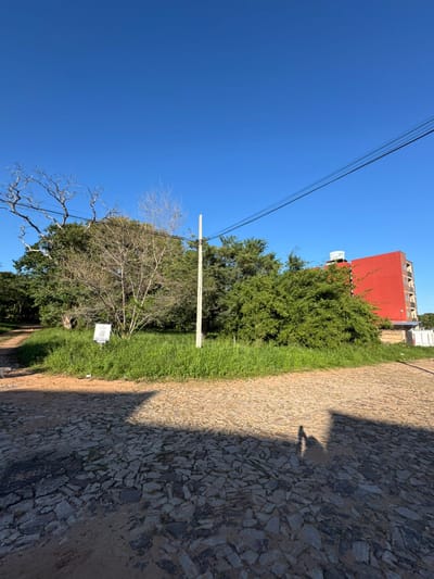 En Venta Terreno en esquina - Zona Univ. Catolica