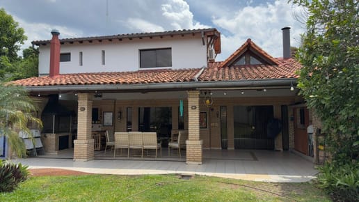 Vendo casa en Tembetary 433 m2