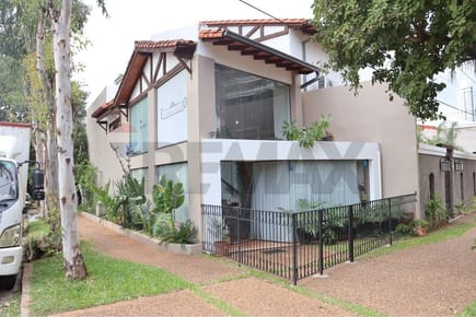 Alquilo Local Comercial en Las Lomas Carmelitas