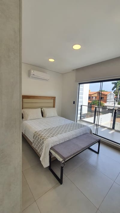 EXCLUSIVA RESIDENCIA EN LAGUNA GRANDE – FERNANDO DE LA MORA ZONA NORTE