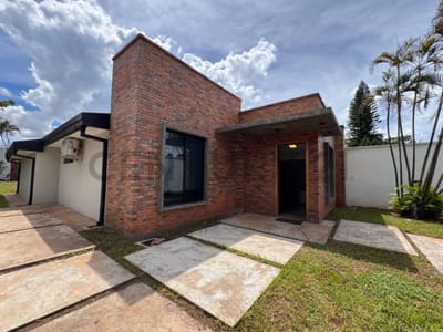 En Venta Residencia Familiar en Barrio María Auxiliadora - Encarnación