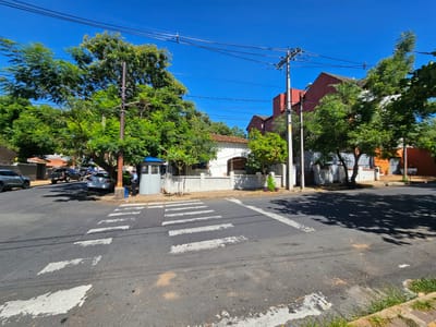 Gran Terreno De 1000 M2 En Esquina