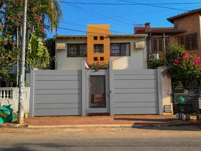 EN VENTA HERMOSA CASA DE 2 PISOS EN YCUA SATI