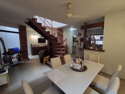 VENDO AMPLIA CASA EN BARRIO JARA