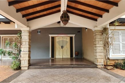 CASA EN VENTA SOBRE AVDA. BRUNO GUGGIARI EN LAMBARÉ 