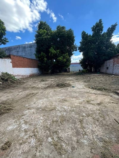 EN VENTA EXCELENTE TERRENO CON SALIDA CALLE A CALLE IDEAL PARA DESARROLLO