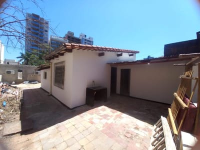 *ALQUILO CASA ZONA CASA RICA MOLAS LÓPEZ*