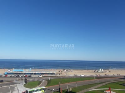 IMPORTANTE DEPARTAMENTO DE 3 DORMITORIOS EN SUITE CON VISTA AL MAR EN EDIFICIO DE GRAN CATEGORIA