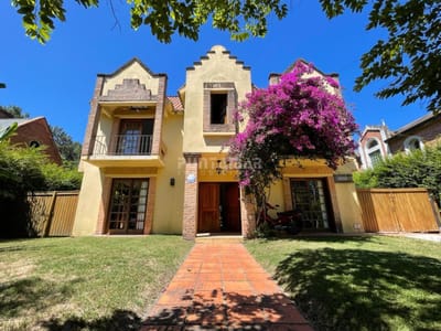 ALQUILER DE CASA  RINCÓN DEL INDIO 4 DORMITORIOS MAS DEPENDENCIA CON PISCINA