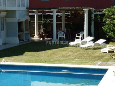 VENTA CASA EN MONTOYA 4 DORMITORIOS CON PISCINA