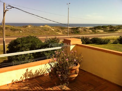 ALQUILER DE CASA EN MONTOYA FRENTE AL MAR 4 DORMITORIOS