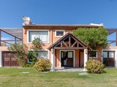 ALQUILER CASA EN MONTOYA 4 DORMITORIOS CON PISCINA