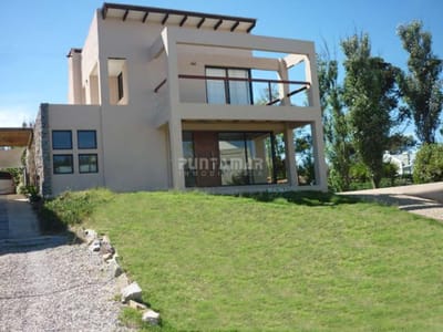 Venta de. Casa  en la Barra a pasos de playa Montoya