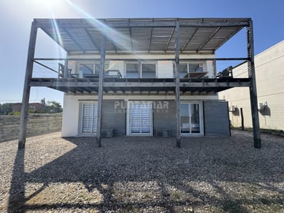 Casa en alquiler Balneario Bueno Aires frente al mar y piscina climatizada