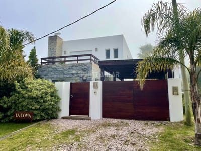 HERMOSA CASA 4 DORM EN EL CORAZON DE LA BARRA 400 MTS DEL MAR