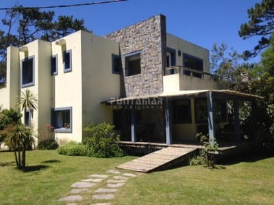 HERMOSA CASA DE 3 DORMITORIOS EN MONTOYA CON PISCINA Y A METROS DE LA PLAYA