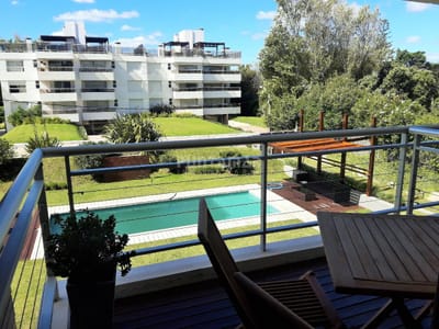 MUY LINDO APARTAMENTO UBICADO A PASOS DE PLAYA BRAVA