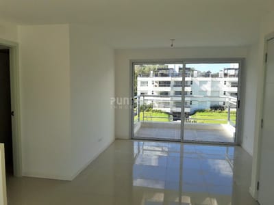HERMOSO PENTHOUSE RECIEN REMODELADO DE DOS DORMITORIOS Y DOS BAÑOS, CON UNA AMPLIA TERRAZA CON PARRILLERO PROPIO.