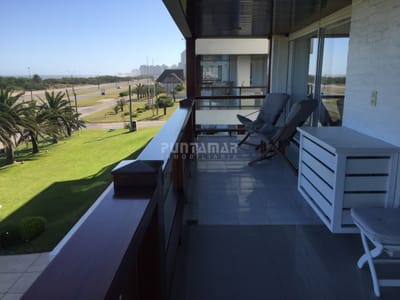 VENTA DE APARTAMENTO FRENTE AL MAR EN SAN RAFAEL  3 DORMITORIOS MAS DEPENDENCIA