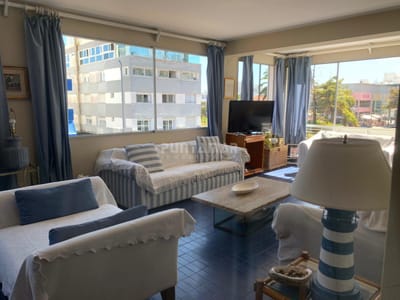 VENTA DE  APARTAMENTO  EN PUNTA DEL ESTE  A PASOS DEL PUERTO, 4 DORMITORIOS Y 3 BAÑOS