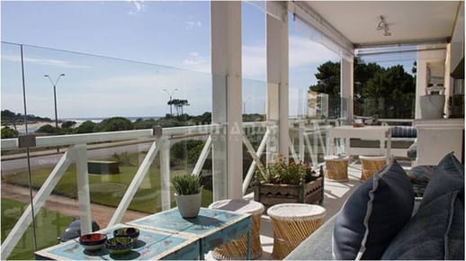 CONFORTABLE Y CALIDO APARTAMENTO A LA VENTA FRENTE AL MAR , UBICADO EN PRDA 39 DE PLAYA BRAVA