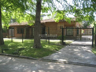 CHALET DE 4 DORMITORIOS EN PARADA 8 DE LA MANSA