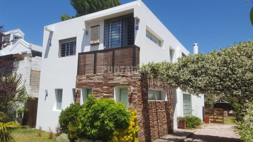 MODERNA CASA EN ALQUILER CON PISCINA EN LA BARRA
