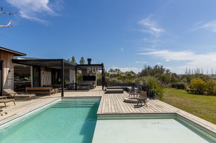 Casa en venta y alquiler en Pueblo Mio