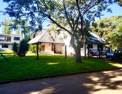 CASA DE 3 PLANTAS EN PARADA 7 DE LA MANSA, CON 4 DORMITORIOS Y DEPENDENCIA DE SERVICIO
