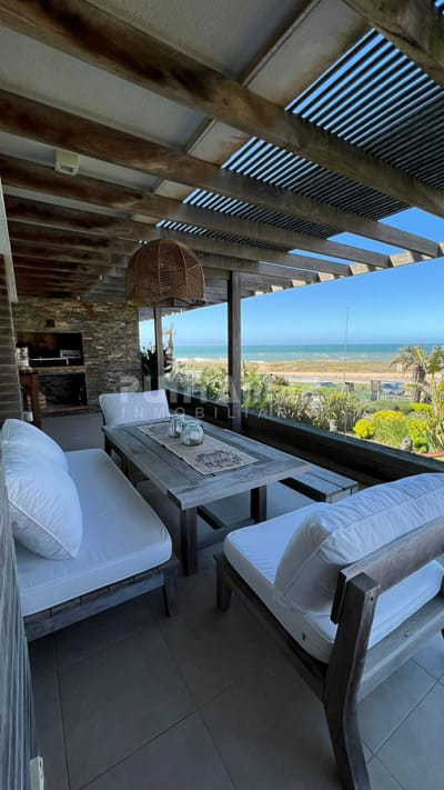 APARTAMENTO FRENTE AL MAR CON TERRAZA Y PARRILLERO , ALQUILER DE  TEMPORADA