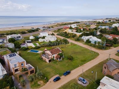 VENTA TERRENO MONTOYA A 1 CUADRA DEL MAR