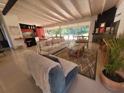 VENTA DE CASA  EN PUNTA BALLENA - BARRIO PRIVADO