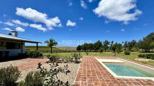 VENTA Y ALQUILER CHACRA DE 5 HECTAREAS ENTRE JOSE IGNACIO Y MANANTIALES