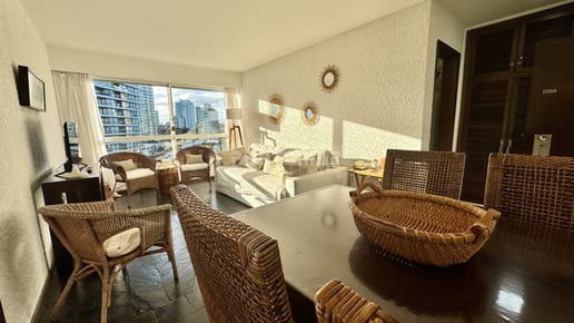 HERMOSO APARTAMENTO DE 1 DORMITORIO PRIMERA AL MAR LINEA EN PUNTA DEL ESTE