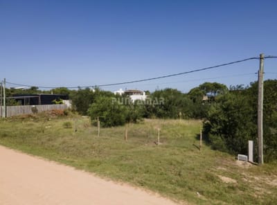 HERMOSO TERRENO DE CASI 500 METROS A MINUTOS DE JOSE IGNACIO