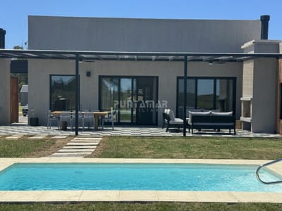Casa en alquiler en El Quijote, piscina climatizada
