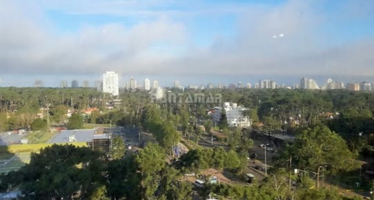 OPORTUNIDAD !! ROOSEVELT CENTER VENTA DE APARTAMENTO DE 3 DORMITORIOS, PISO ALTO