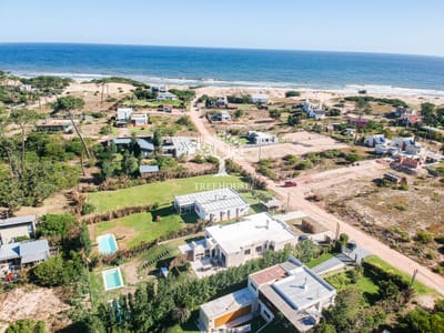 Venta Casa 3 dormitorios con piscina Chihuahua Punta Ballena