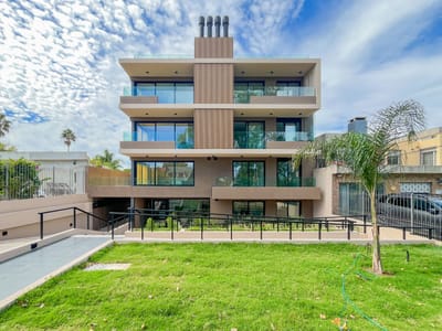 Venta apartamento 2 dormitorio con cochera Malvín Con Renta