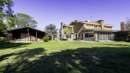 Venta de Casa 6 Dormitorios en Carrasco, Montevideo