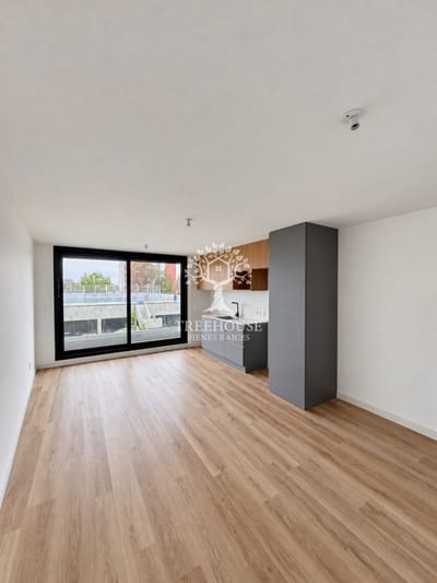 Apartamento 1 Dormitorio con terraza sobre Av. 8 de Octubre, Montevideo