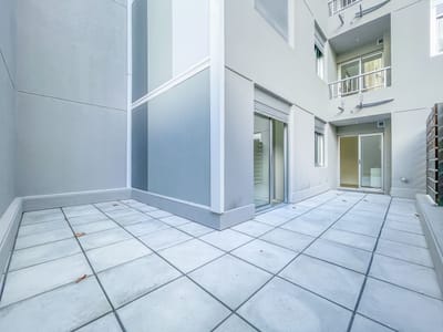 Venta Apartamento 2 Dormitorios Patio En Barrio Sur